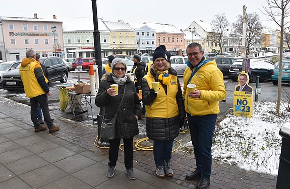 Glühwein und Engelslocken Glühwein und Engelslocken